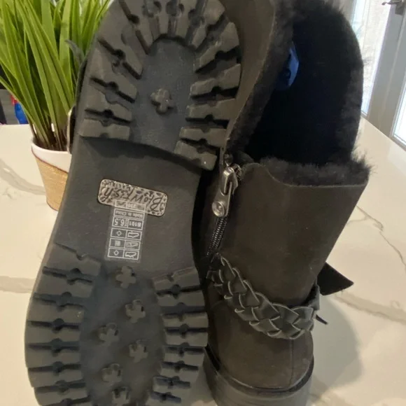 Blow fish Black Fur-Lined Boots with Buckle Detail - Picture 4 of 7